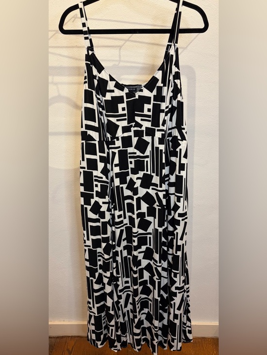 torrid Dresses & Skirts - torrid Black and White Geometric Maxi Dress